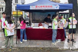 塔图姆：霍勒迪很有活力 他是最好的防守者之一